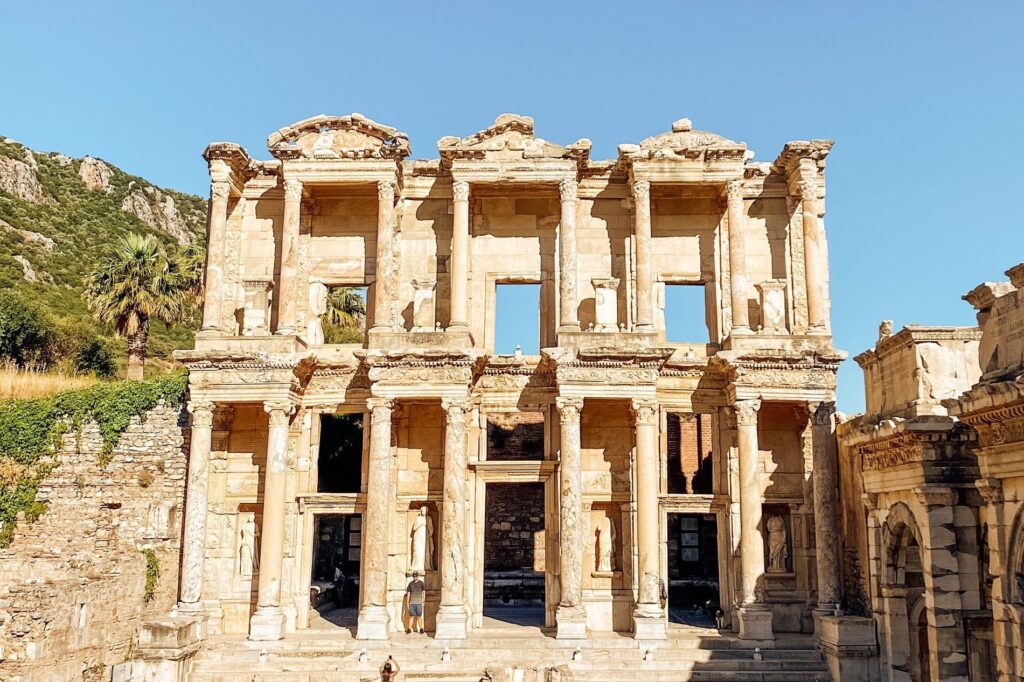 Efes-Antik-Kenti-1024x682 Selçuk Gezi Rehberi : İzmir - Selçuk`ta Gezilecek Yerler