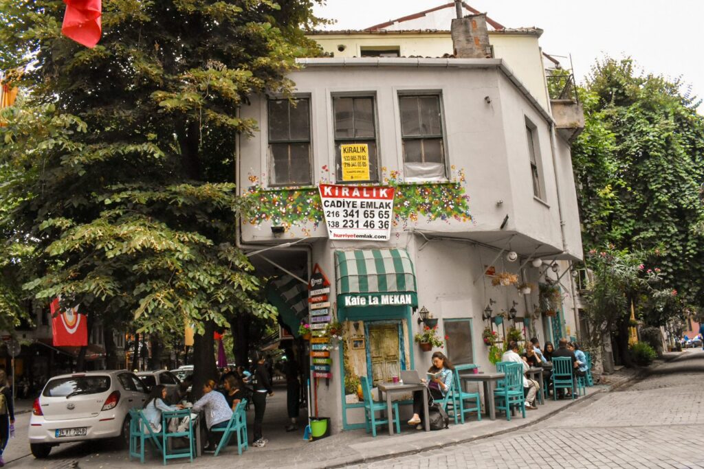 Kafe-La-Mekan-1-1024x683 Kuzguncuk Gezi Rehberi : Kuzguncuk`ta Gezilecek Yerler