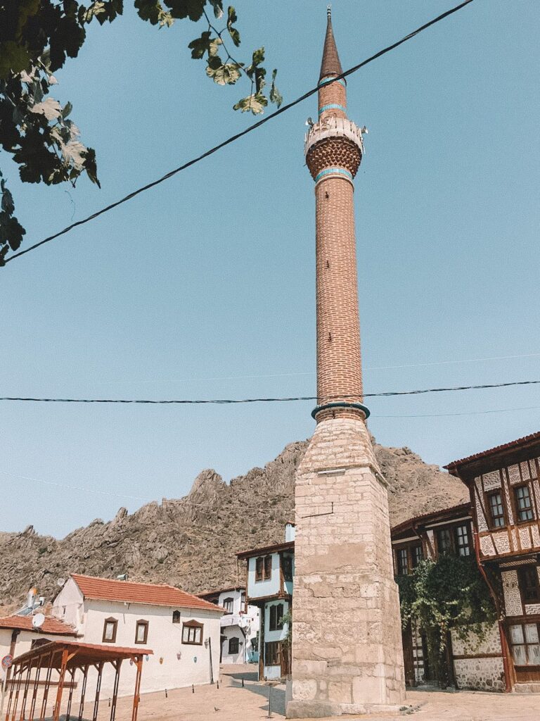 Kilic-Mescid-Minaresi-768x1024 Sivrihisar`da Gezilecek Yerler