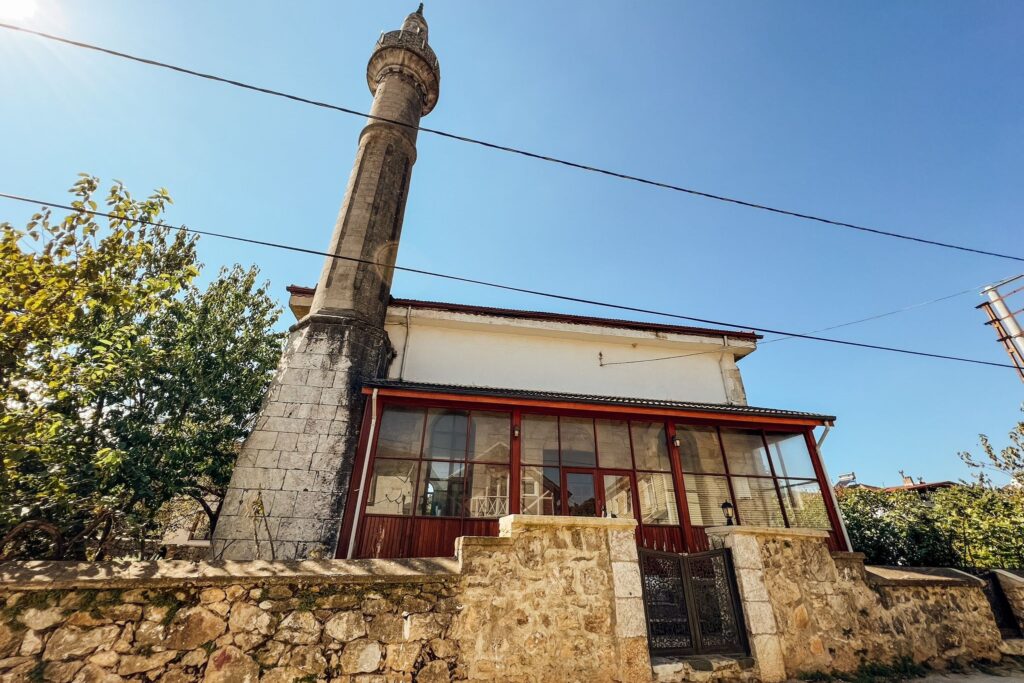 Gazi-Minareli-Cami-1024x683 Yalova Güneyköy Gezi Rehberi